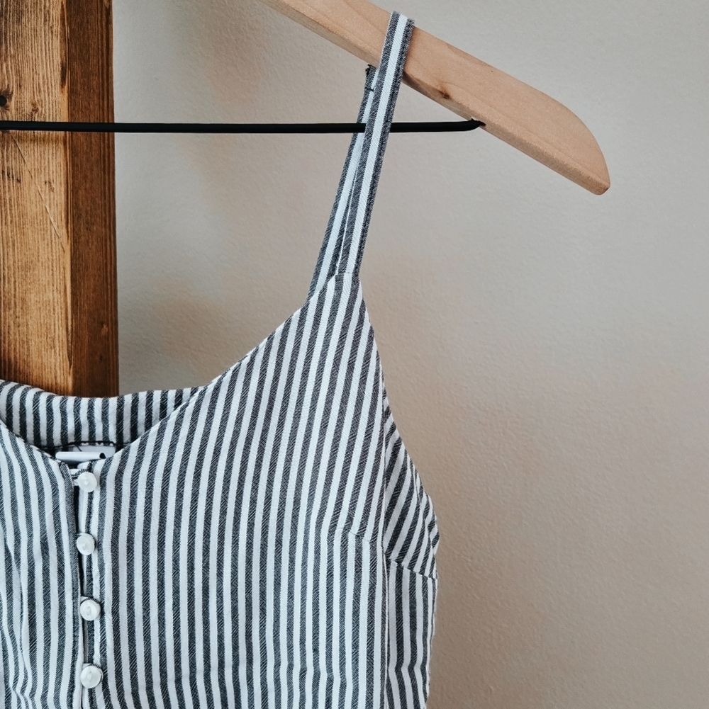 3/$20 Old Navy Grey & White Vertical Stripe Cami Top (Size XS) - Picture 2 of 5
